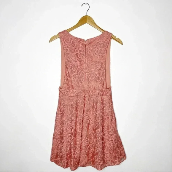 NBD Revolve Faith Floral Lace Embroidered Pink Lace Mini Dress Size Small - Picture 7 of 9